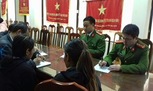 C&ocirc;ng an tỉnh Lạng Sơn b&agrave;n giao 2 người phụ nữ Campuchia su&yacute;t bị lừa b&aacute;n sang Trung Quốc