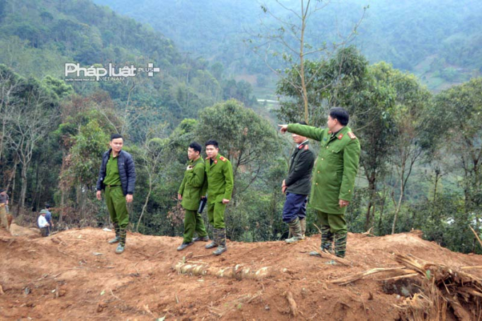 C&aacute;c chiến sĩ c&ocirc;ng an huyện Bắc M&ecirc; đang phải ng&agrave;y đ&ecirc;m thức canh g&aacute;c kh&ocirc;ng cho v&agrave;ng