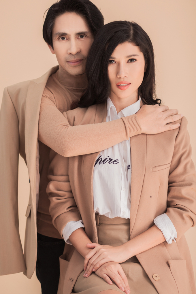 Mặc d&ugrave; &ocirc;ng hơn c&ocirc;&nbsp;nhiều tuổi nhưng nh&igrave;n rất trẻ trung, phong độ nhờ chăm chỉ tập luyện thể thao v&agrave; c&oacute; chế độ dinh dưỡng khoa học.&nbsp;Sau khi lập gia đ&igrave;nh, c&ocirc; tập trung đi học&nbsp;v&agrave;&nbsp;đ&atilde; c&oacute; bằng thạc sĩ ng&agrave;nh quản trị kinh doanh. Hiện tại, c&ocirc; đang kinh doanh v&agrave; mở c&ocirc;ng ty ri&ecirc;ng l&agrave;m về bất động sản.