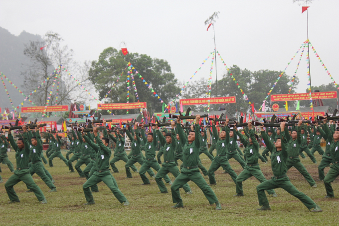 M&agrave;n đồng diễn v&otilde; thuật của c&aacute;c chiến sỹ.