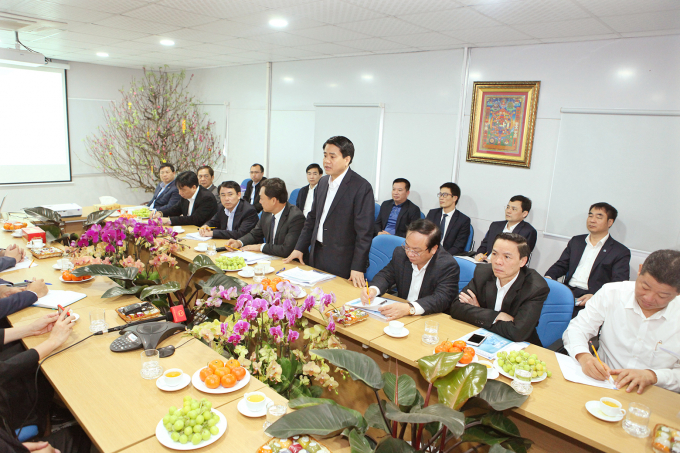 Chủ tịch UBND TP H&agrave; Nội Nguyễn Đức Chung ph&aacute;t biểu tại buổi thăm v&agrave;&nbsp; l&agrave;m việc với BQL Dự &Aacute;n Nh&agrave; m&aacute;y nước mặt s&ocirc;ng Đuống.