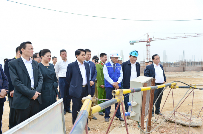 Chủ tịch UBND th&agrave;nh phố Nguyễn Đức Chung thăm một số hạng mục đang thi c&ocirc;ng tại nh&agrave; m&aacute;y