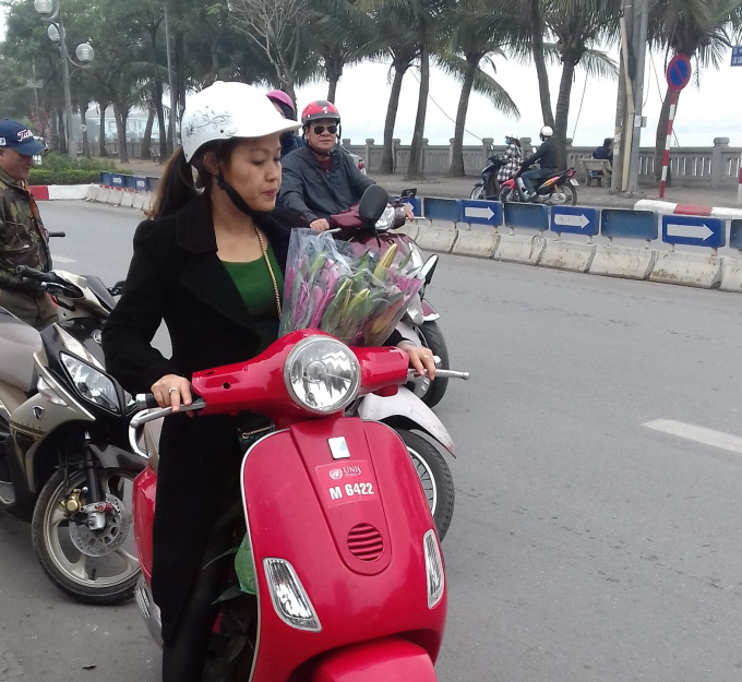 V&agrave; lụa chọn cho m&igrave;nh những b&oacute; hoa ưng &yacute; nhất.