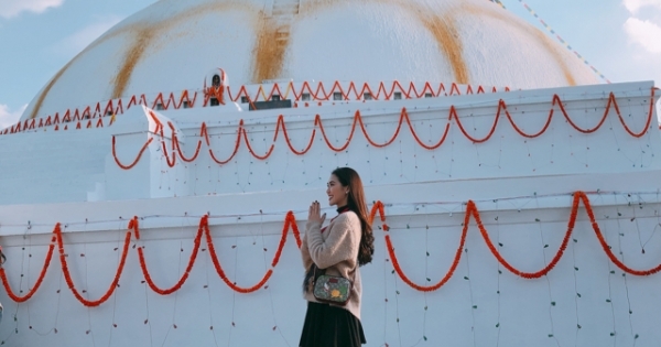 Tường Linh gặp lại Miss Intercontinental Nepal trong chuyến hành hương đầu năm