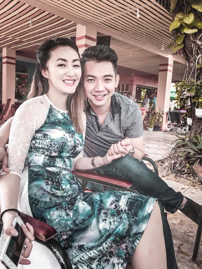 Mai Quốc Việt v&agrave; vợ.