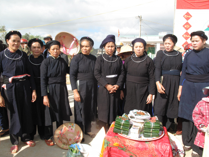 Hội thi g&oacute;i b&aacute;nh chưng.