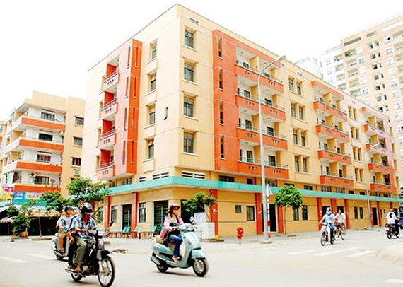 Những căn hộ gi&aacute; rẻ, khang trang lu&ocirc;n l&agrave; ước mơ của người lao động ngh&egrave;o (ảnh: Khu chung cư B&agrave;u C&aacute;t 2 tại quận T&acirc;n B&igrave;nh). Ảnh: CAO THĂNG