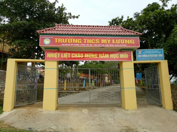 Chờ l&agrave;m r&otilde; hiệu trưởng, hiệu ph&oacute; c&ugrave;ng 2 gi&aacute;o vi&ecirc;n đi lễ trong giờ h&agrave;nh ch&iacute;nh