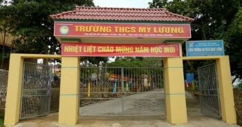 Chờ làm rõ hiệu trưởng, hiệu phó cùng 2 giáo viên đi lễ trong giờ hành chính