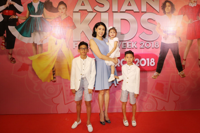 Gia đ&igrave;nh Hoa hậu H&agrave; Kiều Anh.