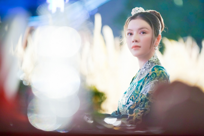 L&yacute; Nh&atilde; Kỳ lại g&acirc;y 'n&aacute;o loạn' lễ khai mạc Lễ hội &aacute;o d&agrave;i TP.HCM 2018