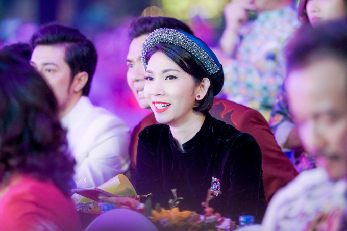 L&yacute; Nh&atilde; Kỳ lại g&acirc;y 'n&aacute;o loạn' lễ khai mạc Lễ hội &aacute;o d&agrave;i TP.HCM 2018