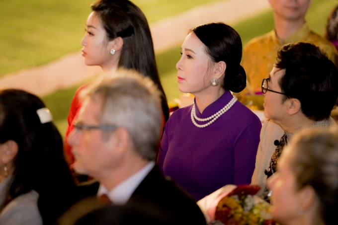 L&yacute; Nh&atilde; Kỳ lại g&acirc;y 'n&aacute;o loạn' lễ khai mạc Lễ hội &aacute;o d&agrave;i TP.HCM 2018