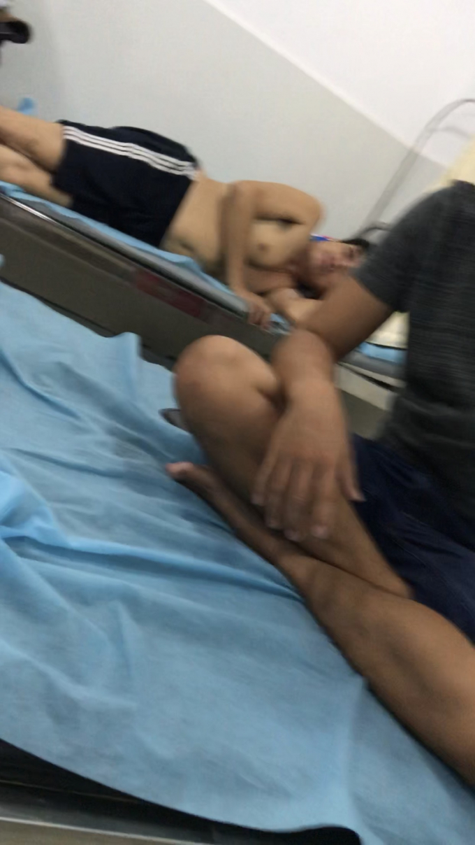 Bệnh nh&acirc;n v&agrave; người nh&agrave; được lưu tr&uacute; thoải m&aacute;i tại ph&ograve;ng kh&aacute;m m&agrave; c&aacute;c cơ quan chức năng kh&ocirc;ng hay biết.