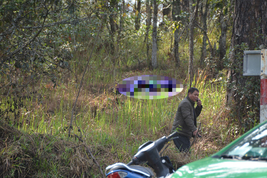 Hiện trường ph&aacute;t hiện thi thể nạn nh&acirc;n xấu số.