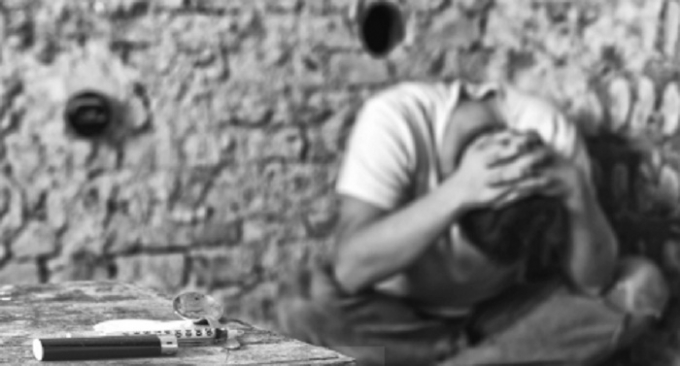 Bị c&aacute;o nghe lời rủ r&ecirc; của bạn b&egrave;, &ldquo;thử&rdquo; ma t&uacute;y &ldquo;cho biết&rdquo;, để rồi trượt d&agrave;i. (H&igrave;nh minh họa)