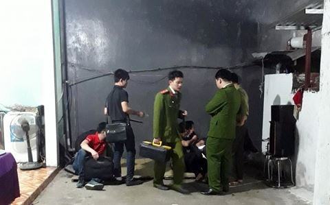 Hà Nội: Giết vợ, dắt hai con về nội nhờ nuôi rồi dùng dao kết liễu đời mình