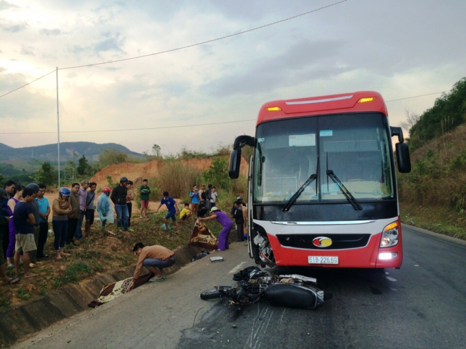 Hiện trường vụ tai nạn thương t&acirc;m l&agrave;m 2 vợ chồng tử vong tại Đắk T&ocirc;