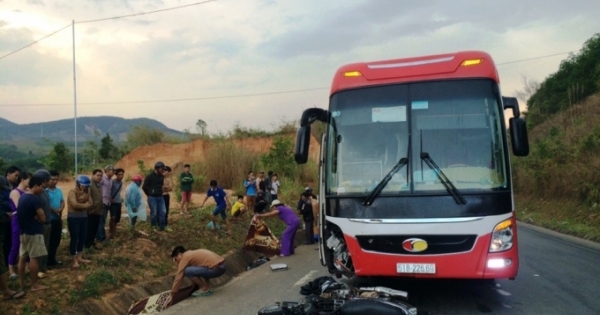 Kon Tum: Hai vợ chồng tử vong sau khi va chạm với xe khách