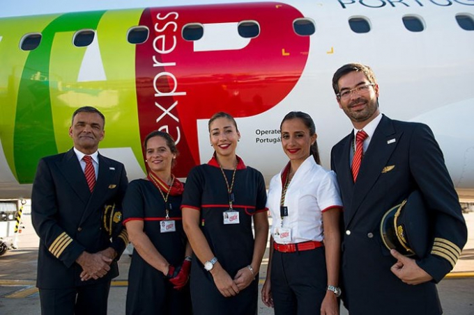 Cho&aacute;ng với h&atilde;ng h&agrave;ng kh&ocirc;ng c&oacute; phi h&agrave;nh đo&agrave;n 'điển trai nhất thế giới'