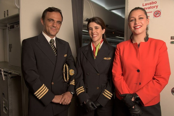 Cho&aacute;ng với h&atilde;ng h&agrave;ng kh&ocirc;ng c&oacute; phi h&agrave;nh đo&agrave;n 'điển trai nhất thế giới'