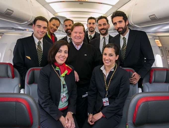 Cho&aacute;ng với h&atilde;ng h&agrave;ng kh&ocirc;ng c&oacute; phi h&agrave;nh đo&agrave;n 'điển trai nhất thế giới'