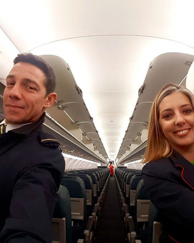 Cho&aacute;ng với h&atilde;ng h&agrave;ng kh&ocirc;ng c&oacute; phi h&agrave;nh đo&agrave;n 'điển trai nhất thế giới'