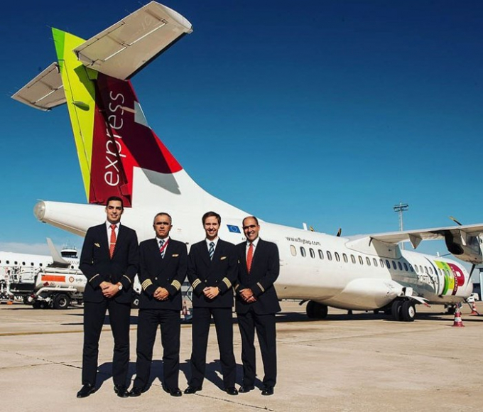 Cho&aacute;ng với h&atilde;ng h&agrave;ng kh&ocirc;ng c&oacute; phi h&agrave;nh đo&agrave;n 'điển trai nhất thế giới'