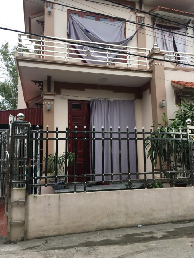 Ng&ocirc;i nh&agrave; được cho l&agrave; của Chủ tịch UBND x&atilde; Thượng Đạt &ndash; &ocirc;ng Nguyễn Văn Trường.