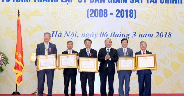 Thủ tướng dự lễ kỷ niệm 10 năm thành lập Ủy ban Giám sát tài chính quốc gia