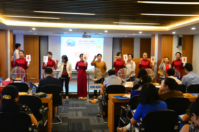 Quay số x&aacute;c định người tr&uacute;ng thưởng.