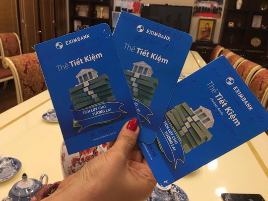 3 sổ tiết kiệm của b&agrave; Chu Thị B&igrave;nh. (Nguồn: Người Lao động)