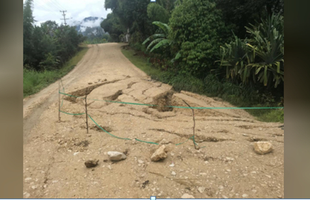 Động đất khiến đường s&aacute; bị sạt lở nghi&ecirc;m trọng