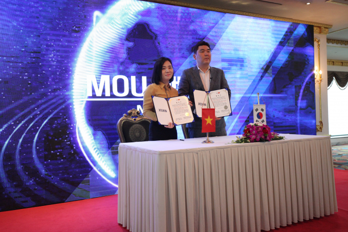 Trong khu&ocirc;n khổ lễ ra mắt, Tập đo&agrave;n Jooan Foods v&agrave; C&ocirc;ng ty Thực phẩm H&agrave; Th&agrave;nh đ&atilde; k&yacute; Bi&ecirc;n bản ghi nhớ hợp t&aacute;c trong lĩnh vực ph&acirc;n phối thực phẩm tại Việt Nam.