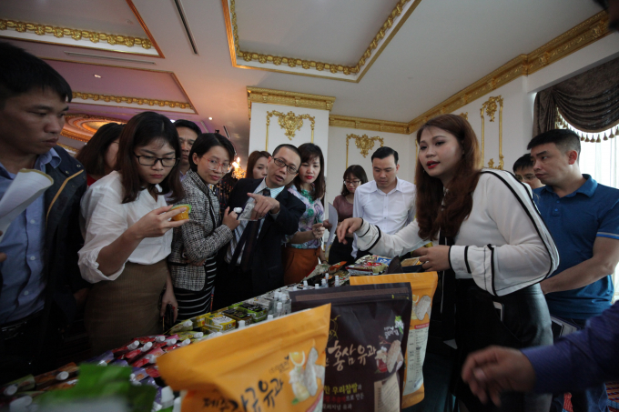 C&aacute;c sản phẩm nhập khẩu từ H&agrave;n Quốc đ&atilde; được giới thiệu đến c&ocirc;ng ch&uacute;ng quan t&acirc;m