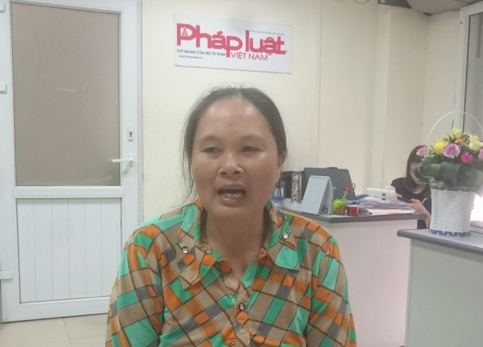 B&agrave; V&acirc;n tr&igrave;nh b&agrave;y sự việc với ph&oacute;ng vi&ecirc;n.