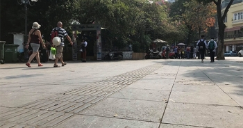 HN bóc hết 20 loại gạch, lát mới toàn bộ vỉa hè hồ Gươm