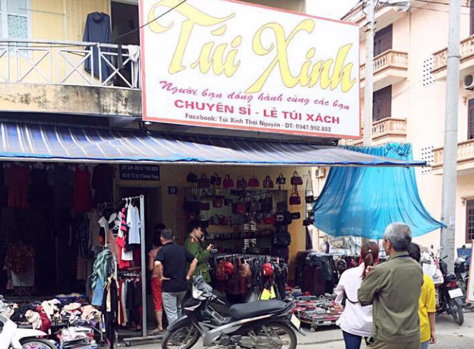 Hiện trường vụ &aacute;n mạng nam thanh ni&ecirc;n d&ugrave;ng b&uacute;a đinh đập bạn g&aacute;i tử vong rồi tự tử.