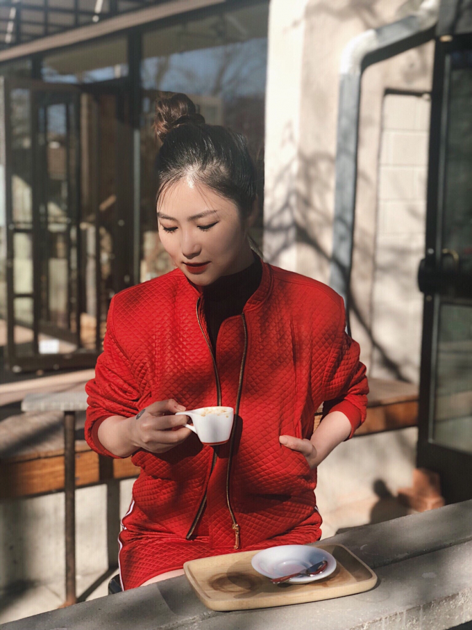 Hương Tr&agrave;m chạy show li&ecirc;n tục ở Mỹ vẫn khoe d&aacute;ng sang chảnh