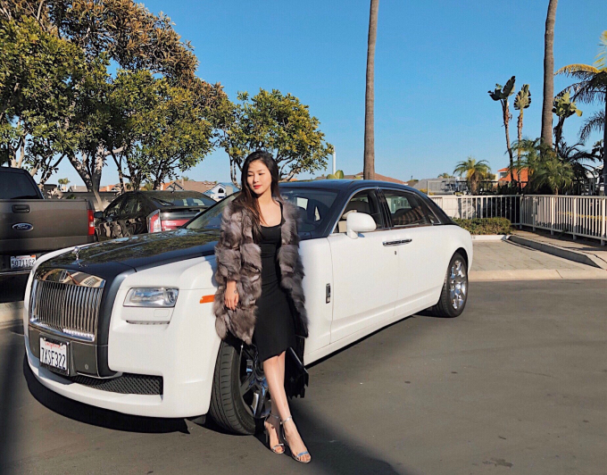 Hương Tr&agrave;m chạy show li&ecirc;n tục ở Mỹ vẫn khoe d&aacute;ng sang chảnh