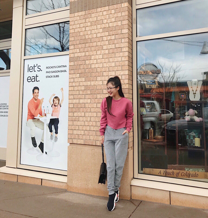 Hương Tr&agrave;m chạy show li&ecirc;n tục ở Mỹ vẫn khoe d&aacute;ng sang chảnh