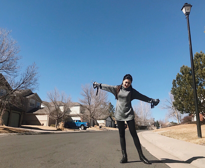 Hương Tr&agrave;m chạy show li&ecirc;n tục ở Mỹ vẫn khoe d&aacute;ng sang chảnh