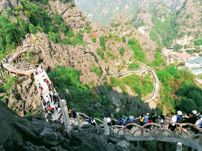 C&ocirc;ng tr&igrave;nh c&oacute; chiều d&agrave;i hơn 1km.