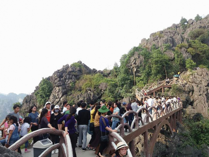 C&ocirc;ng tr&igrave;nh n&agrave;y thu h&uacute;t kh&aacute; đ&ocirc;ng kh&aacute;ch du lịch.