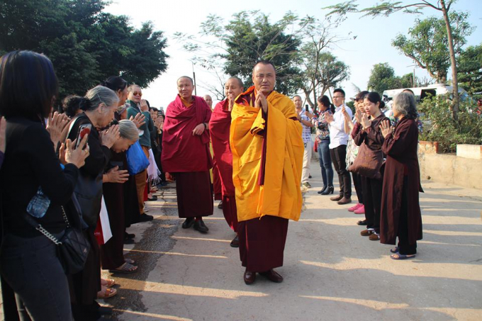 H&agrave; Nội: H&agrave;ng trăm nh&agrave; sư v&agrave; phật tử tham gia ph&oacute;ng sinh tại bến ph&agrave; s&ocirc;ng Hồng