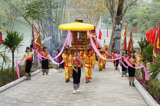 Lễ rước tại Lễ hội Đền Vạn - Cửa R&agrave;o.