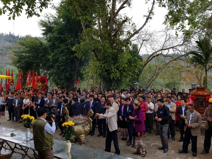 Đ&ocirc;ng đảo nh&acirc;n d&acirc;n v&agrave; kh&aacute;ch thập phương h&agrave;o hứng tại Lễ hội.