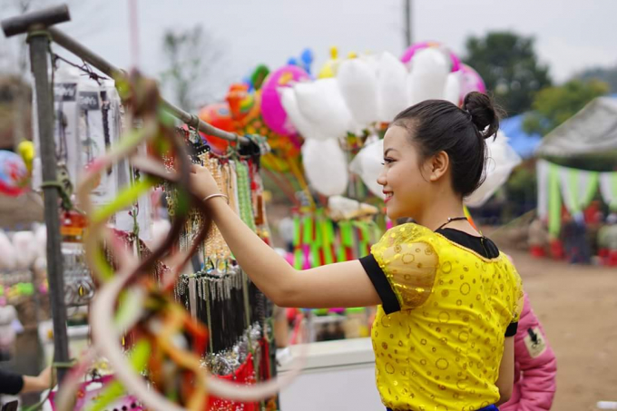 Nghệ An: H&agrave;ng vạn người n&ocirc; nức trẩy hội Đền Vạn - Cửa R&agrave;o