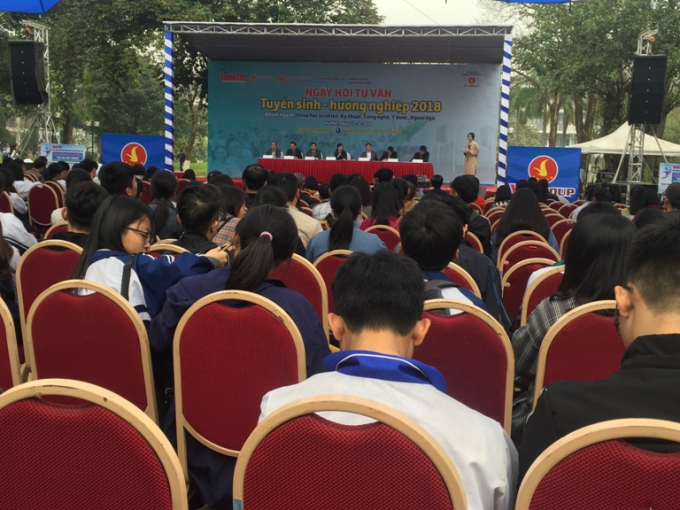 Ng&agrave;y hội thu h&uacute;t sự ch&uacute; &yacute; đ&ocirc;ng đảo của c&aacute;c bạn học sinh, sinh vi&ecirc;n.
