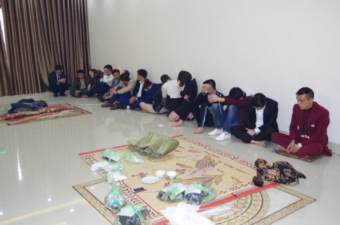 C&aacute;c đối tượng v&agrave; tang vật thu giữ được (Ảnh: C&ocirc;ng an H&agrave; Nam).